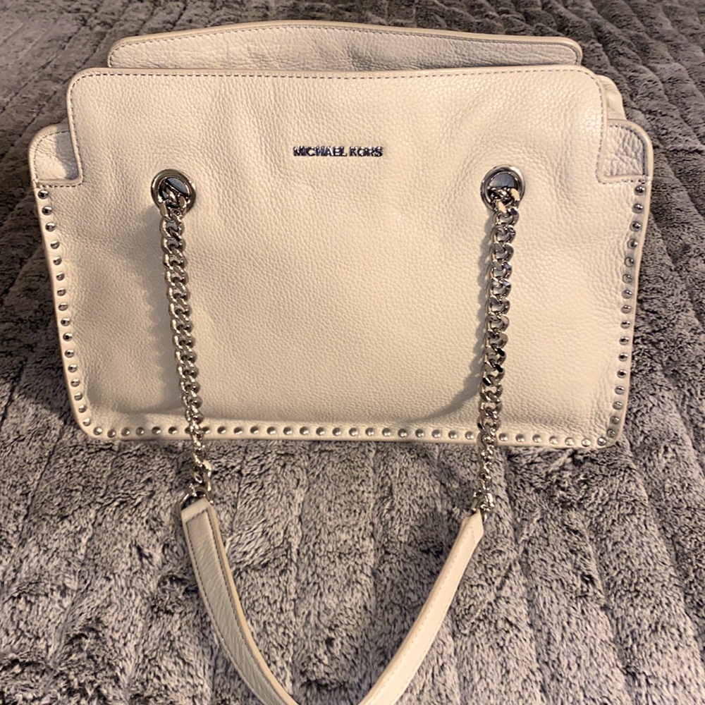 MICHAEL KORS BAG! Cream Nude color! Used a few times. No marks No scratches 🔥